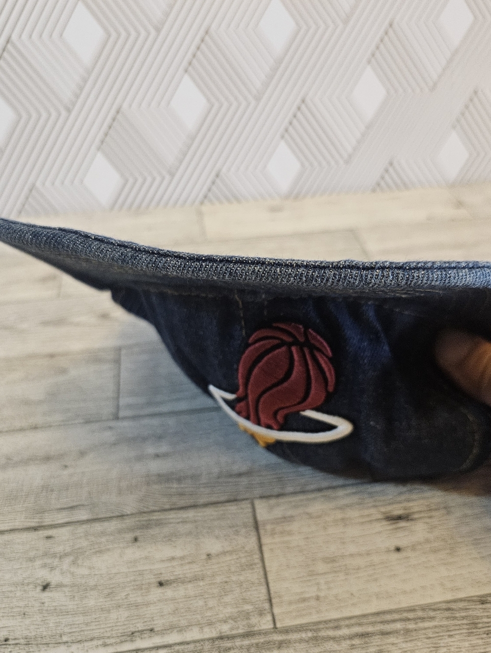 New Era Vintage NBA Miami Heat Denim Mesh Snap Back Denim Baseball Cap One Size - Picture 6 of 7